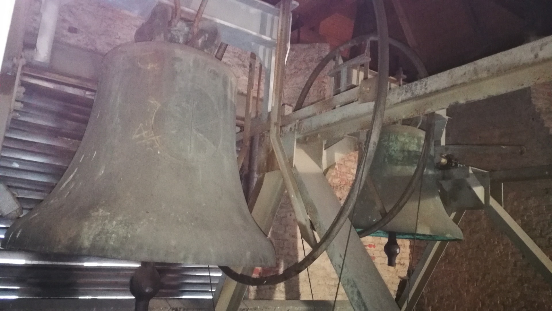 Glocke 2 Christusglocke (links)